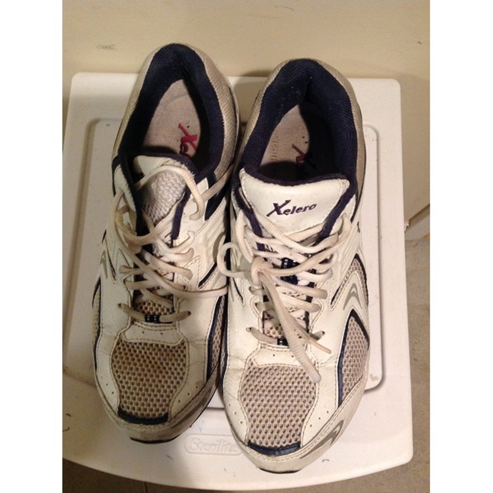 Xelero White Walking Shoes Size 10.5
